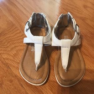 Toddler girls white sandals (size 6)